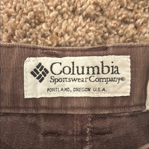Vintage Columbia Brown Cargo Shorts with Classic Design - Picture 2 of 4